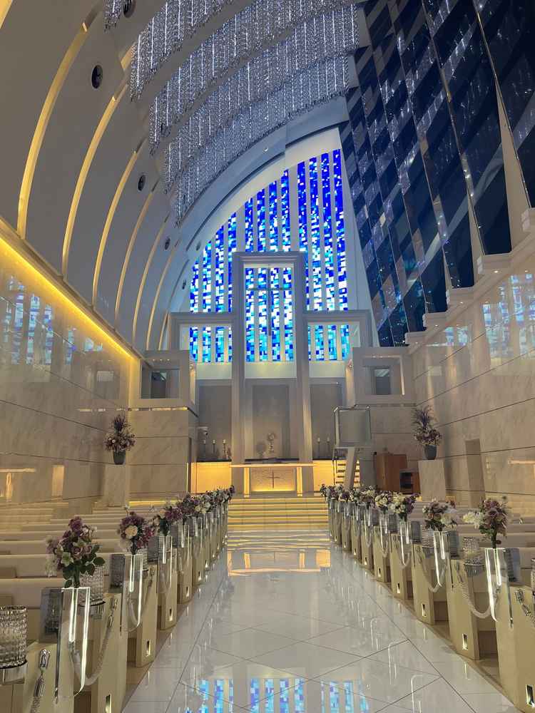 チャペルの写真。青を基調とした落ち着いたチャペルで、神聖な雰囲気が漂っていました。