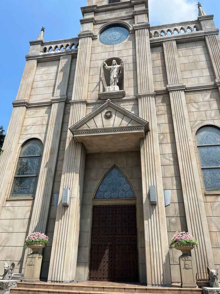 大聖堂の外観です。映画の様な雰囲気でした。