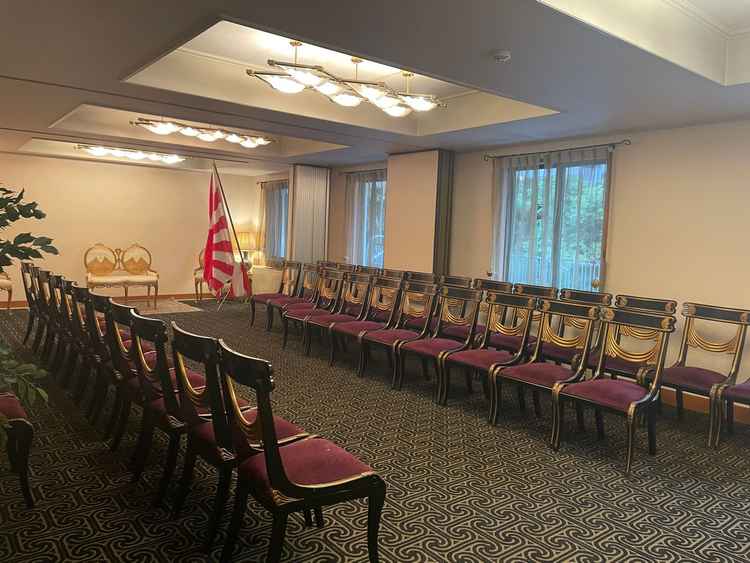 格式ある親族待合室