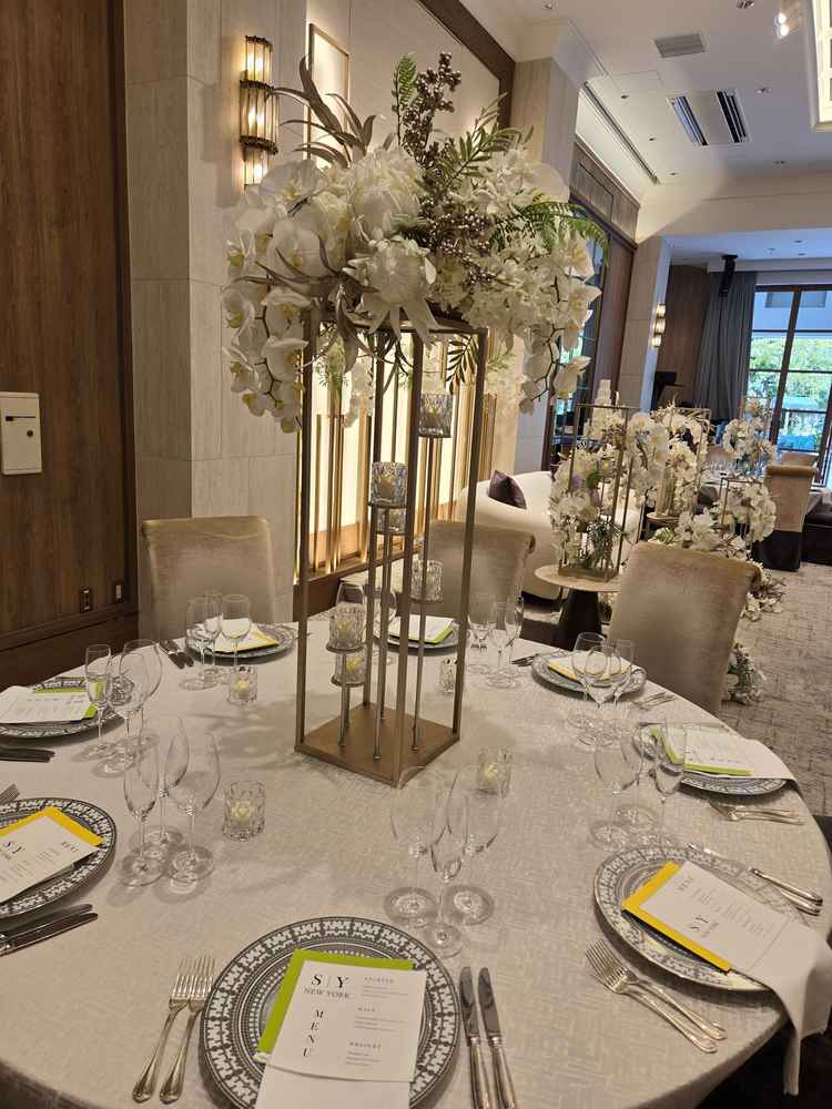 披露宴会場のテーブル装飾