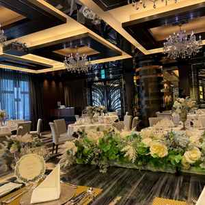 ラグジュアリーな披露宴会場