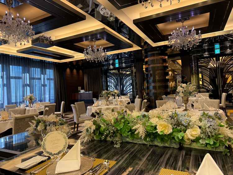 ラグジュアリーな披露宴会場