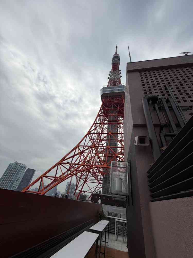 式を挙げた人限定のバーを見させてもらいました。綺麗でした。