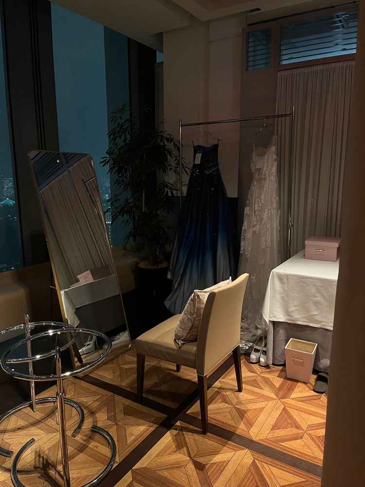 控室の様子。カーテンで仕切るため準備しながらお話ができる。