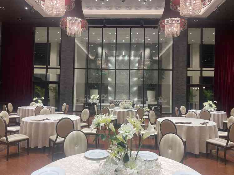 披露宴会場テーブル