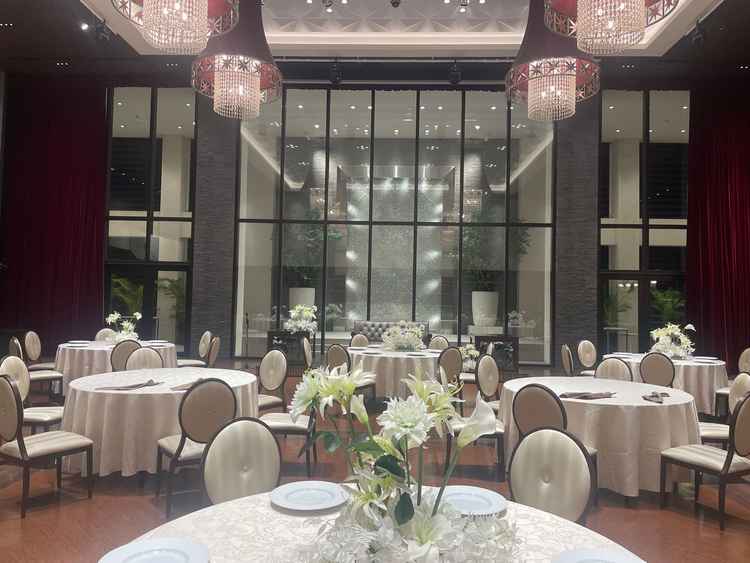 披露宴会場テーブル