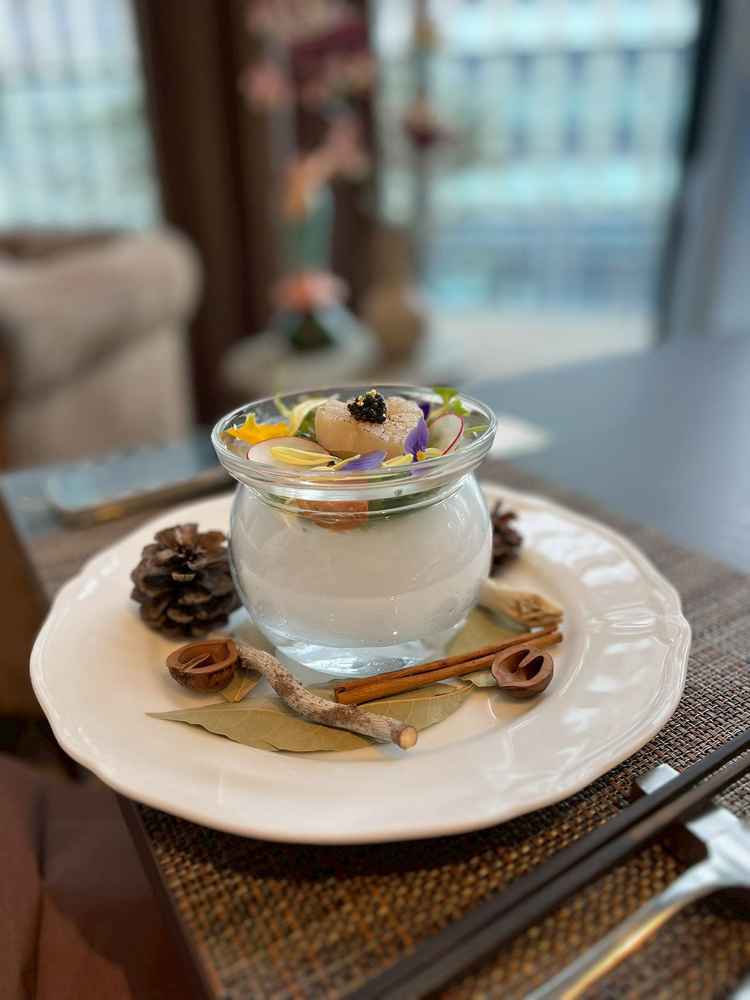 素敵な演出なだけではなくお料理がとても美味しい。カリフラワーのソースが絶品でした。