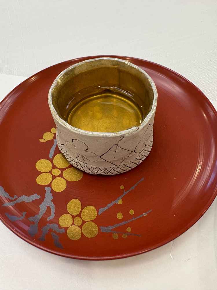 お料理の初めに提供される一番出汁を試食させていただきました。本当に美味しかったです。