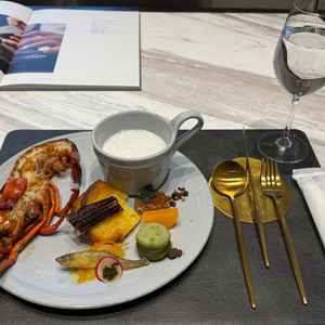 お食事はどの食材も美味しくて、グレードによってスウィーツビュフェがついてでよかったです。