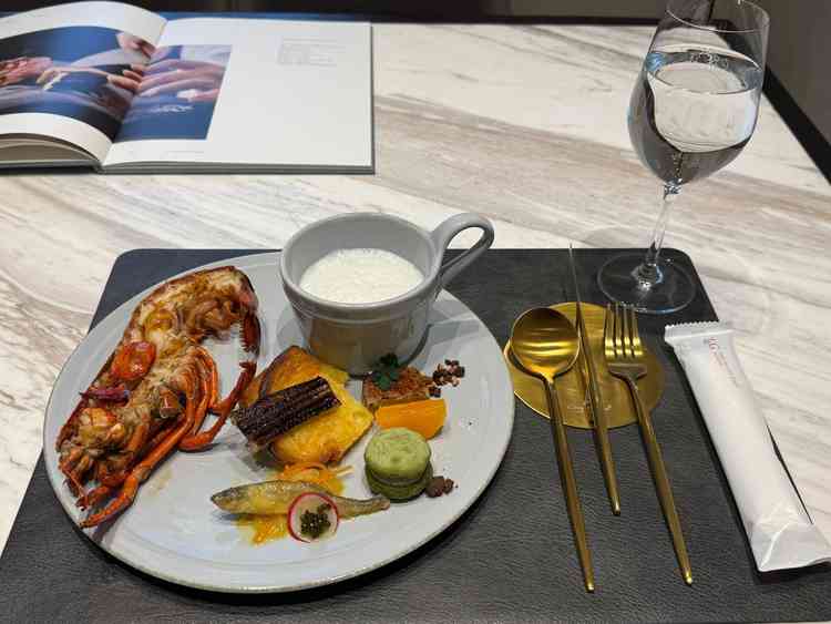 お食事はどの食材も美味しくて、グレードによってスウィーツビュフェがついてでよかったです。