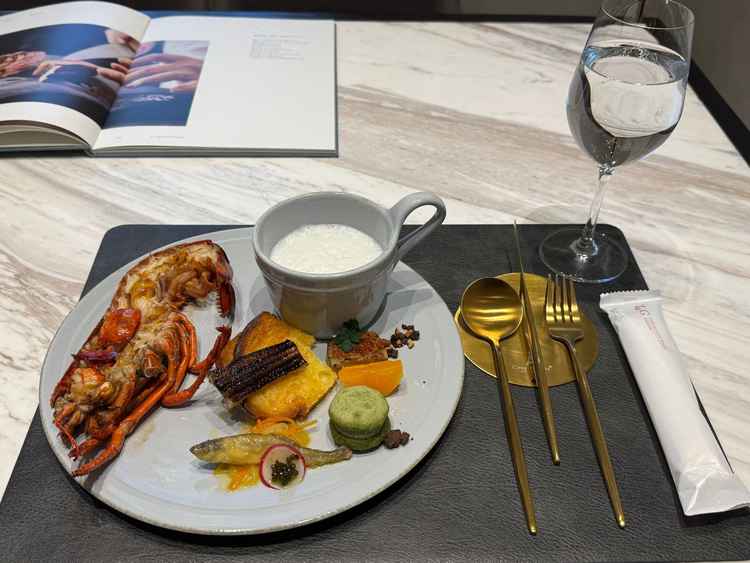 お食事はどの食材も美味しくて、グレードによってスウィーツビュフェがついてでよかったです。