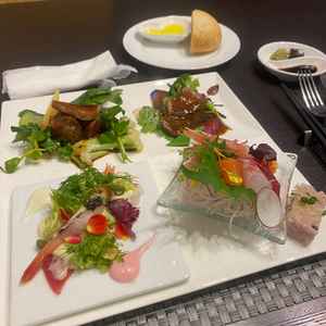 料理は和と洋の2種類で、どちらも普通に美味しかったです。