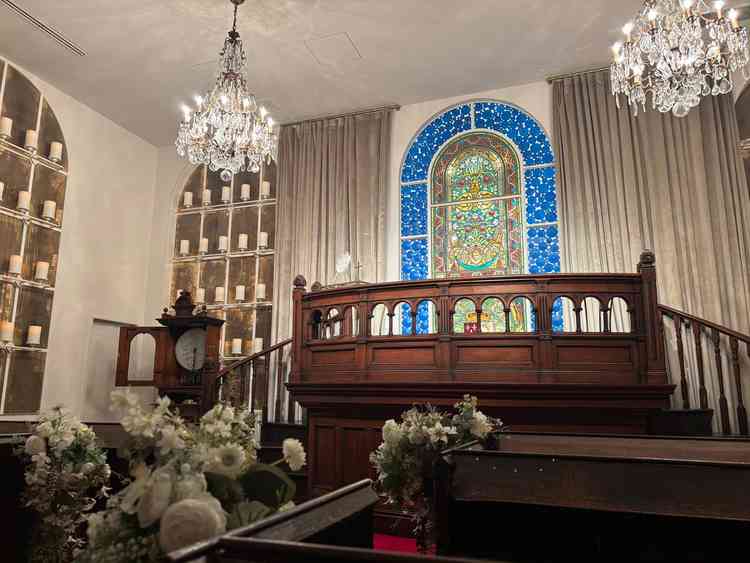 チャペル。夜は雰囲気がさらに増して大変荘厳。オルゴールの音の余韻がすばらしく、「音の教会」に納得。