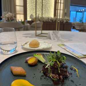 メインのフォアグラとヒレ肉とトリュフの一皿