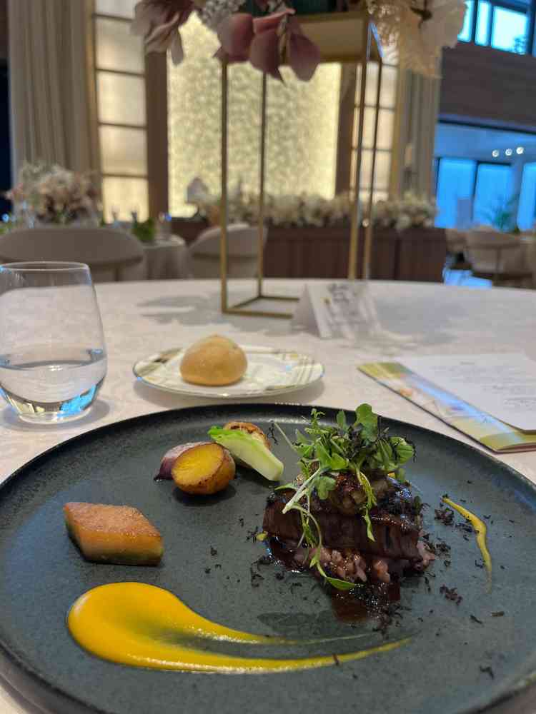 メインのフォアグラとヒレ肉とトリュフの一皿