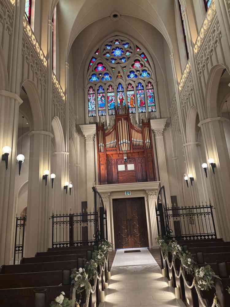 大聖堂の写真です。収容人数も100人を超えるとのことで、開放感が素晴らしかったです。