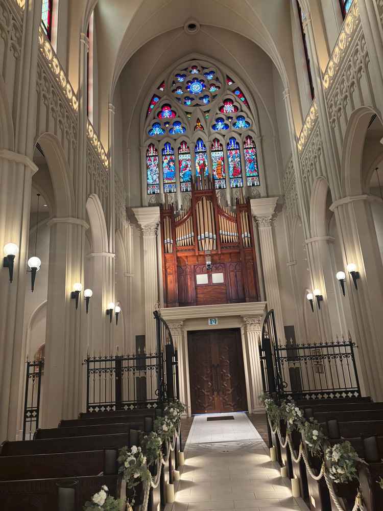 大聖堂の写真です。収容人数も100人を超えるとのことで、開放感が素晴らしかったです。