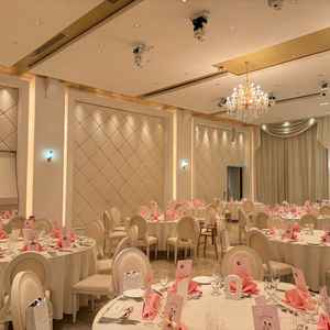 披露宴　白の会場