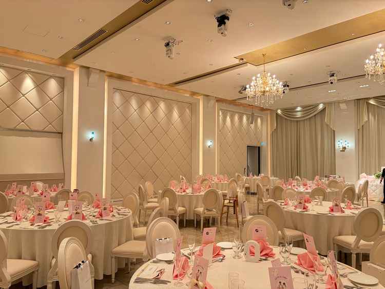 披露宴　白の会場