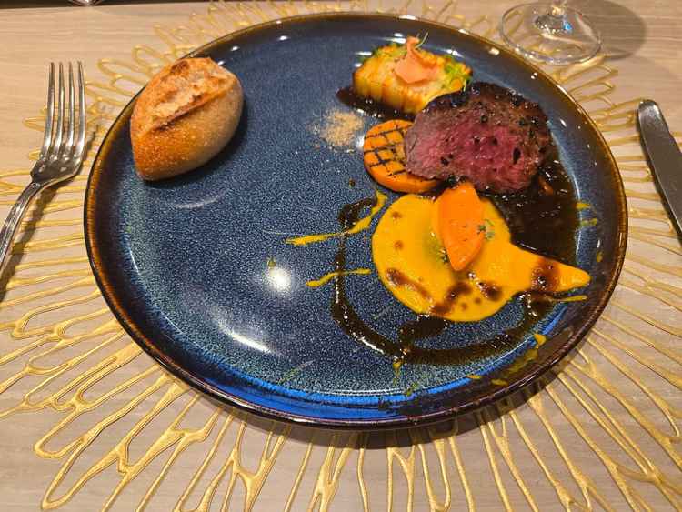 試食会でいただいた料理。黄色いソースがカレー風味でとても美味しかった。