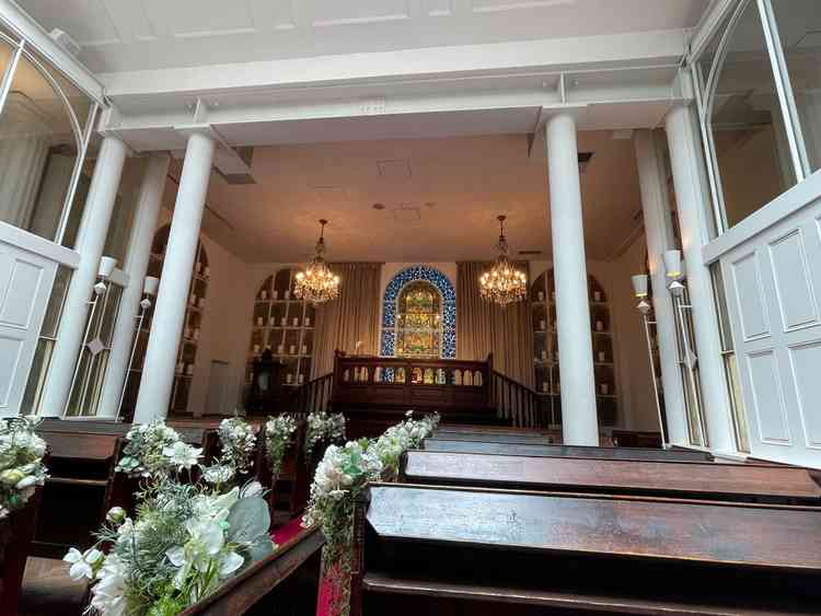 スタンドグラスとガラス張りの天井が好印象でした