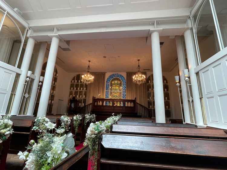 スタンドグラスとガラス張りの天井が好印象でした