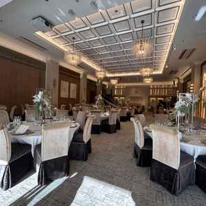 2つ目の披露宴。ニューヨークガーデン。上品で素敵な空間です。