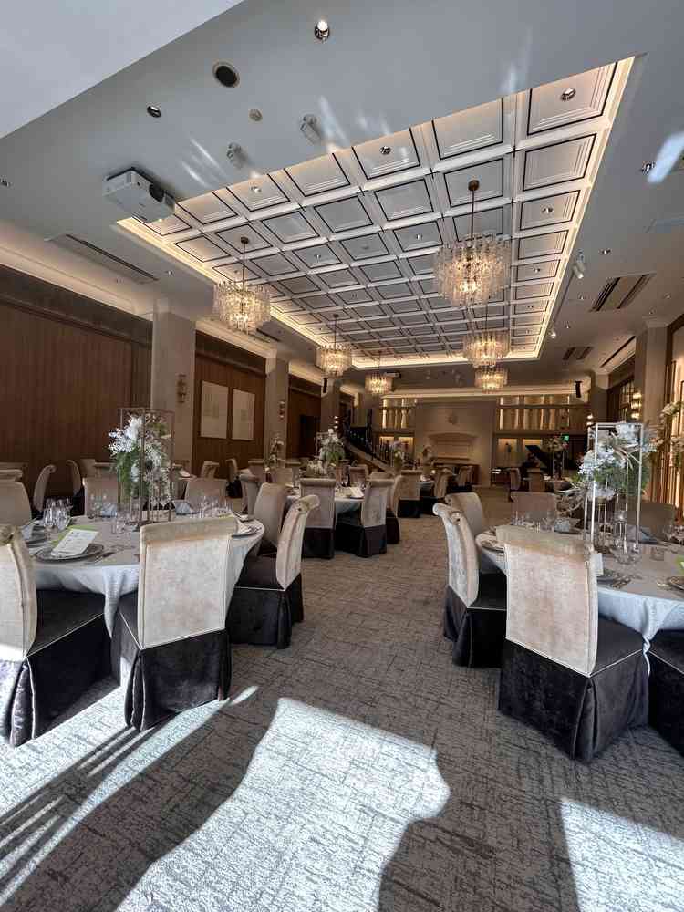 2つ目の披露宴。ニューヨークガーデン。上品で素敵な空間です。