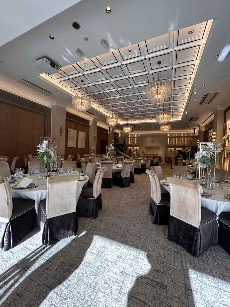 2つ目の披露宴。ニューヨークガーデン。上品で素敵な空間です。