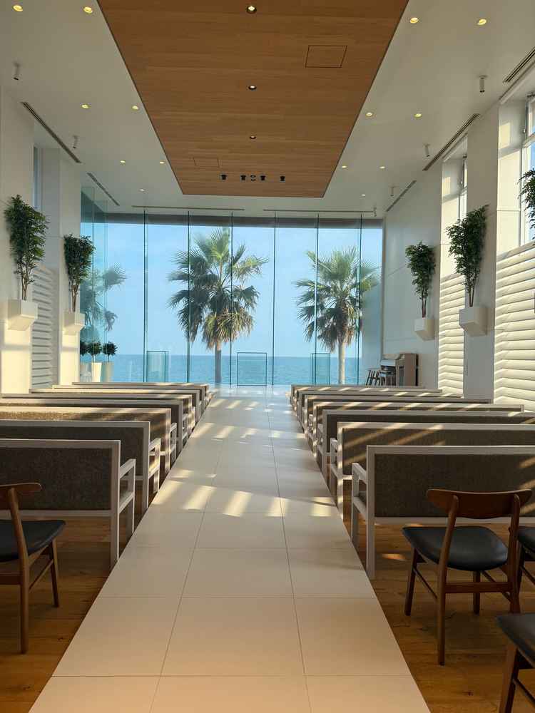 シンプルではあるが、海がとても綺麗に見えるようになっており事前にみた写真の通りの印象です。