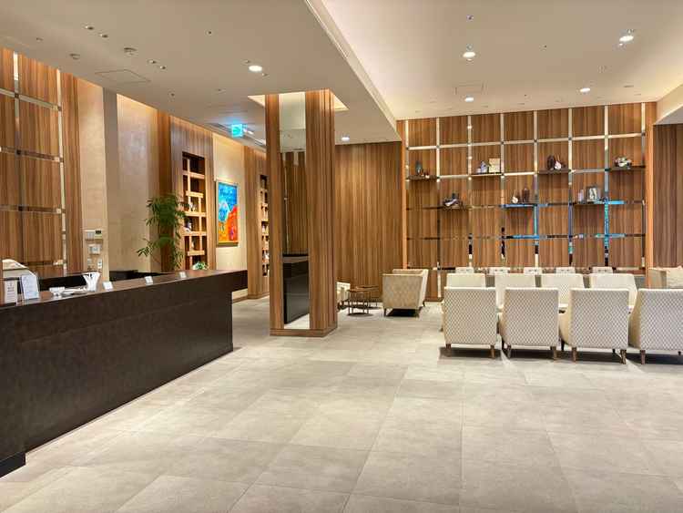 ここの待合室は広いスペースが確保されていて、多くのゲストが集まっても狭くなることがないです