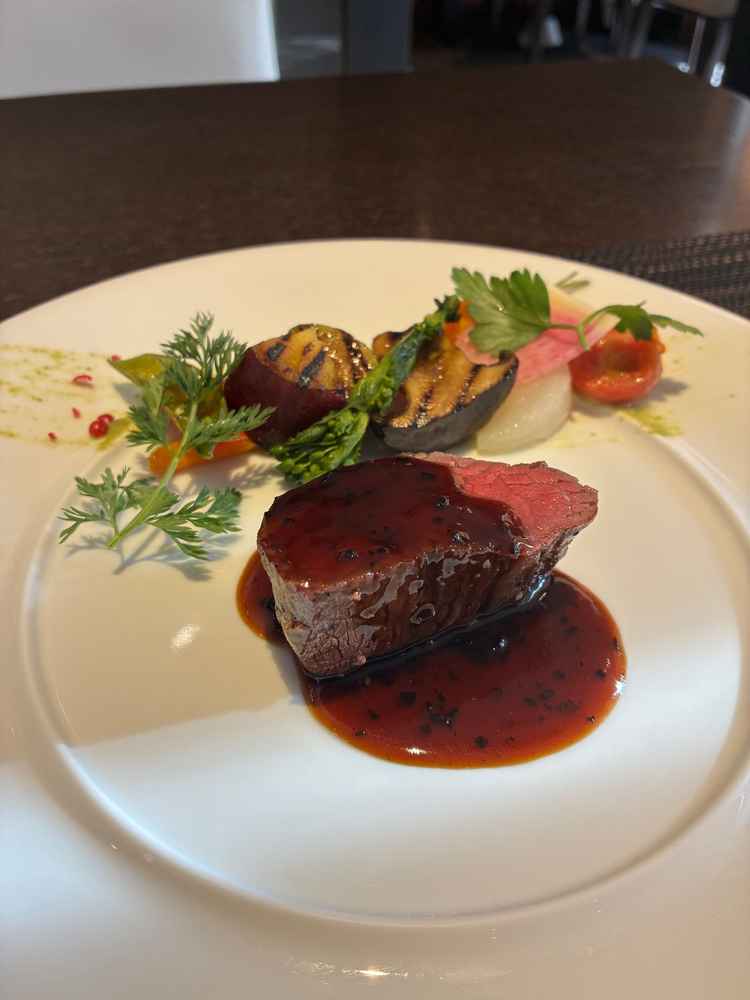 見た目も美しく、味にも期待できる上質な料理