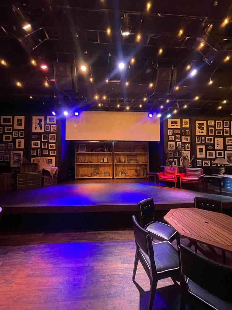 デザートビュッフェの会場に使える場所です。大きなスクリーンもありイベントにも適していました。