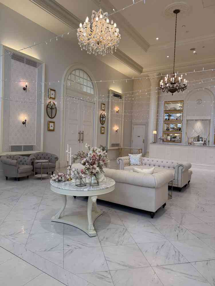 ゲストの待合室。装飾が豪華で待ち時間も楽しめそう