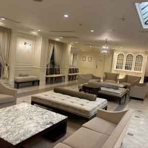 待合室の写真。広さがあるため、ゆったりとした時間が過ごせそうでした。