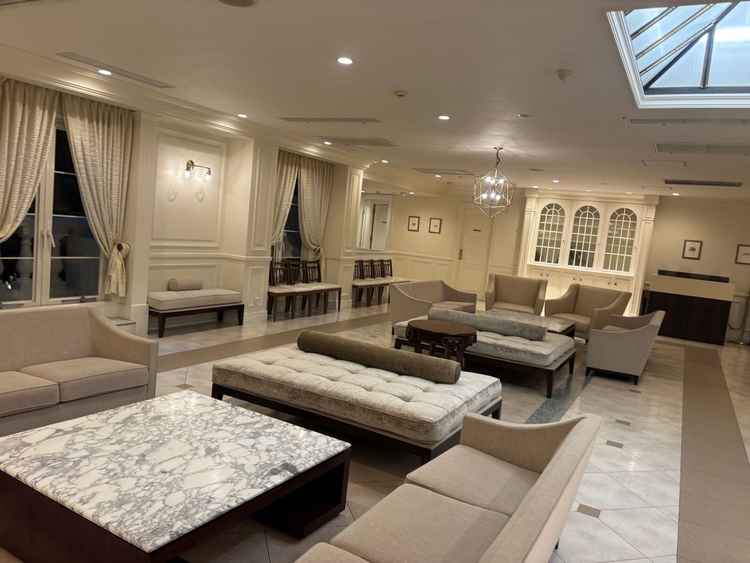 待合室の写真。広さがあるため、ゆったりとした時間が過ごせそうでした。