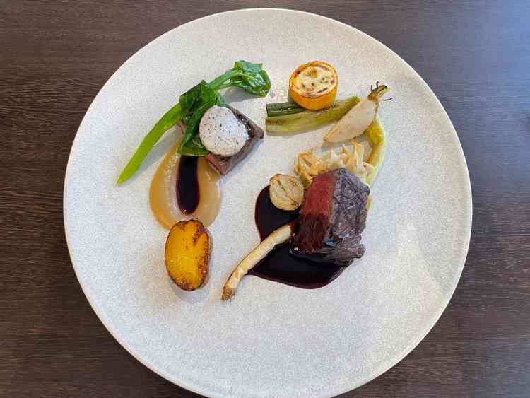 サーロインとフィレの２種類が味わえる