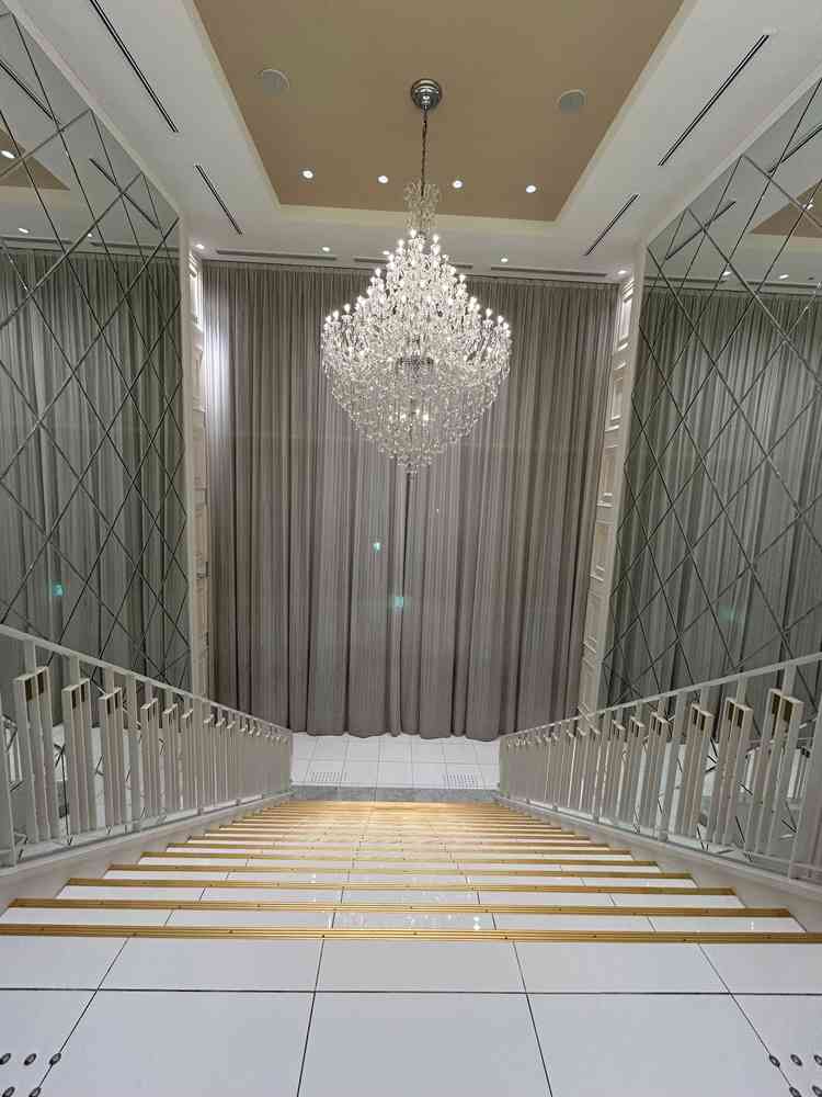 挙式後のブーケトスなどを行う階段