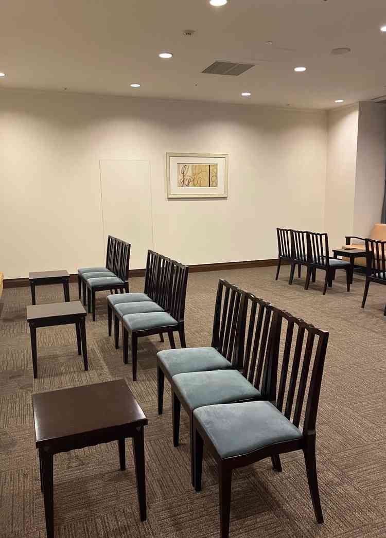 両親控室。希望があれば仕切りも準備するとのこと。