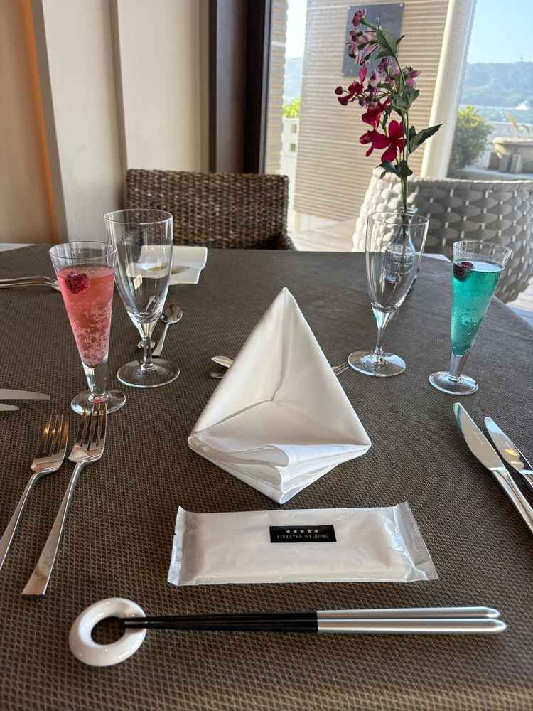 ドリンクが注いでもらった瞬間色が変わって面白い。