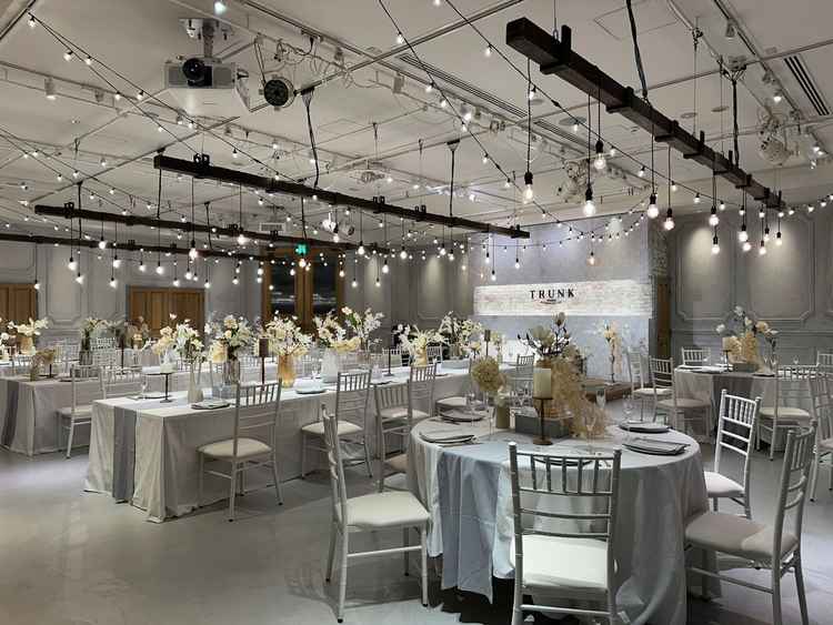 披露宴会場はとても広いですが、ゲストとの距離は近く感じ、とてもよかったです。