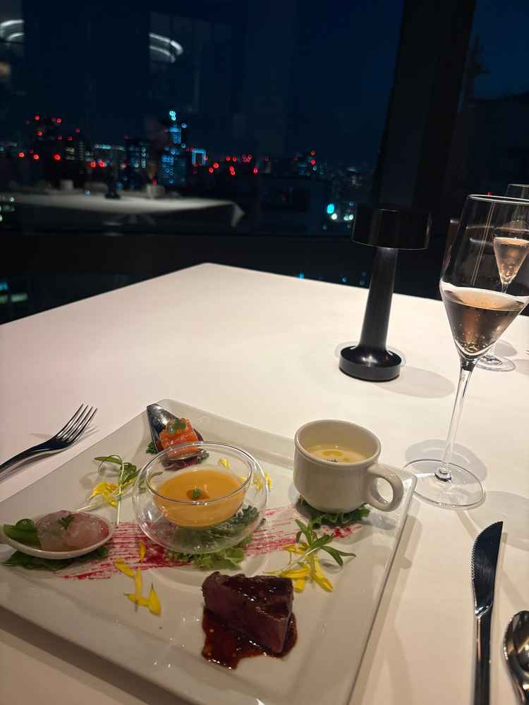 試食の様子。真ん中のウニの茶碗蒸しが美味しかった