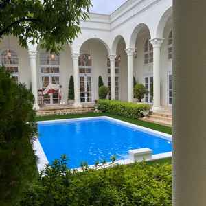 水の音が聞こえるプール。