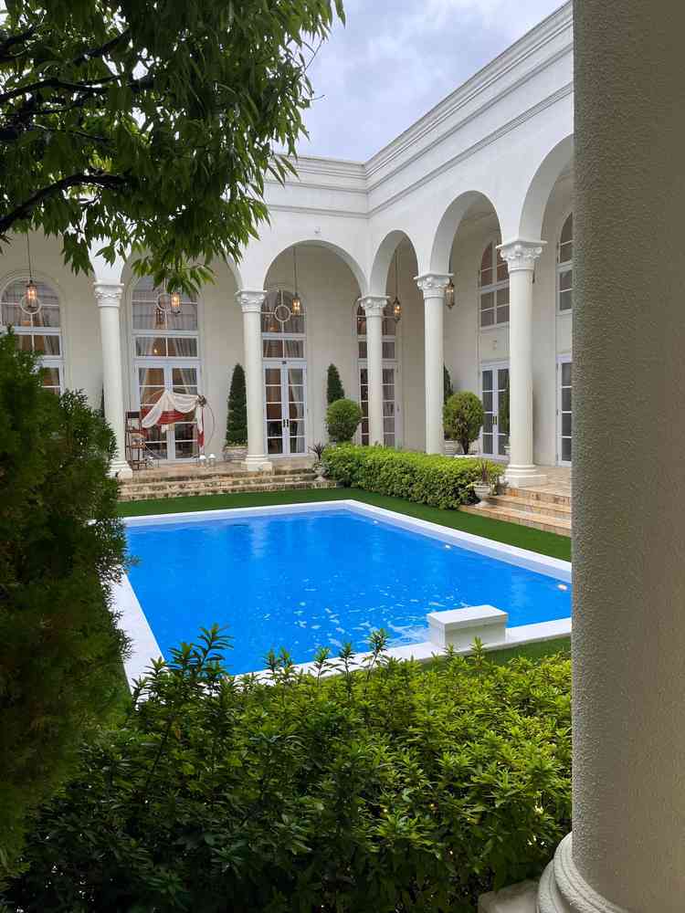 水の音が聞こえるプール。