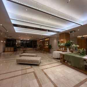 かなり広々とした披露宴会場に入る前のスペース。こちらも自分たちらしくアレンジができるとの事。