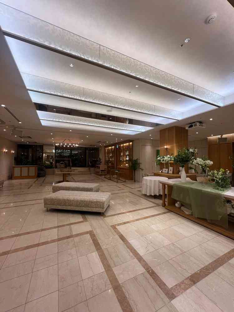 かなり広々とした披露宴会場に入る前のスペース。こちらも自分たちらしくアレンジができるとの事。