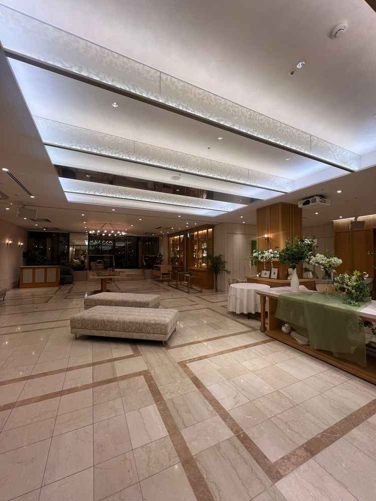 かなり広々とした披露宴会場に入る前のスペース。こちらも自分たちらしくアレンジができるとの事。