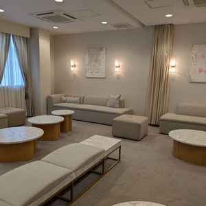 ゲストの待合室も広々としていました