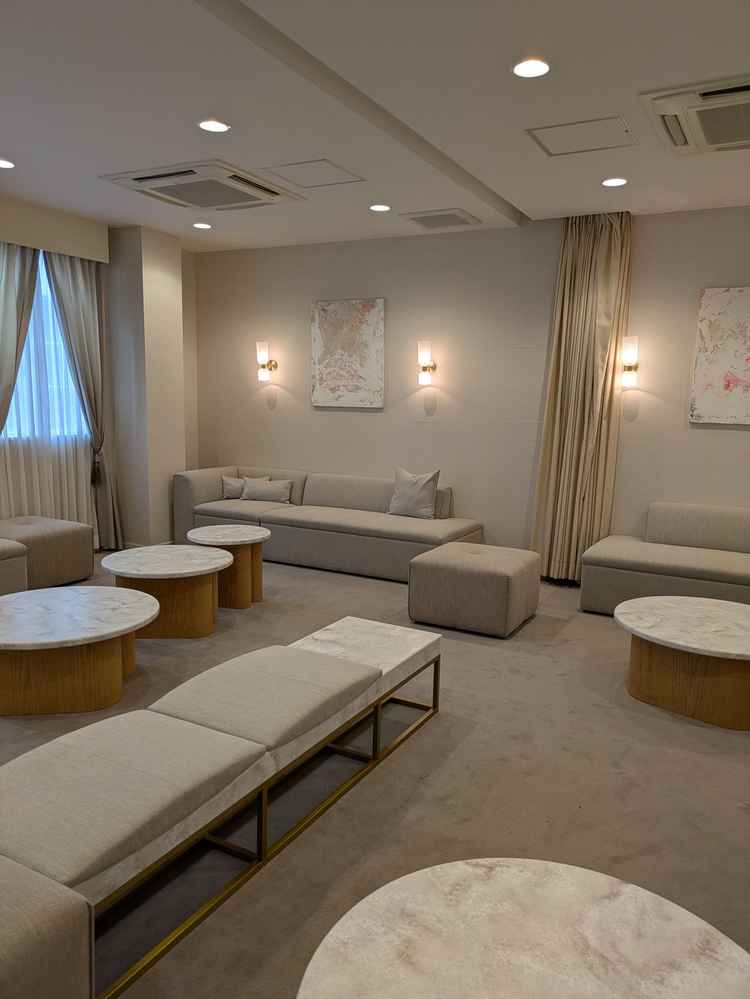 ゲストの待合室も広々としていました