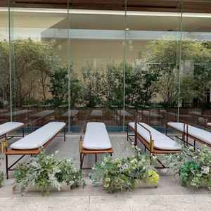 式場。全面ガラス面でとても広く感じました。グリーンもとても素敵でプライベートな空間だなと感じました。
